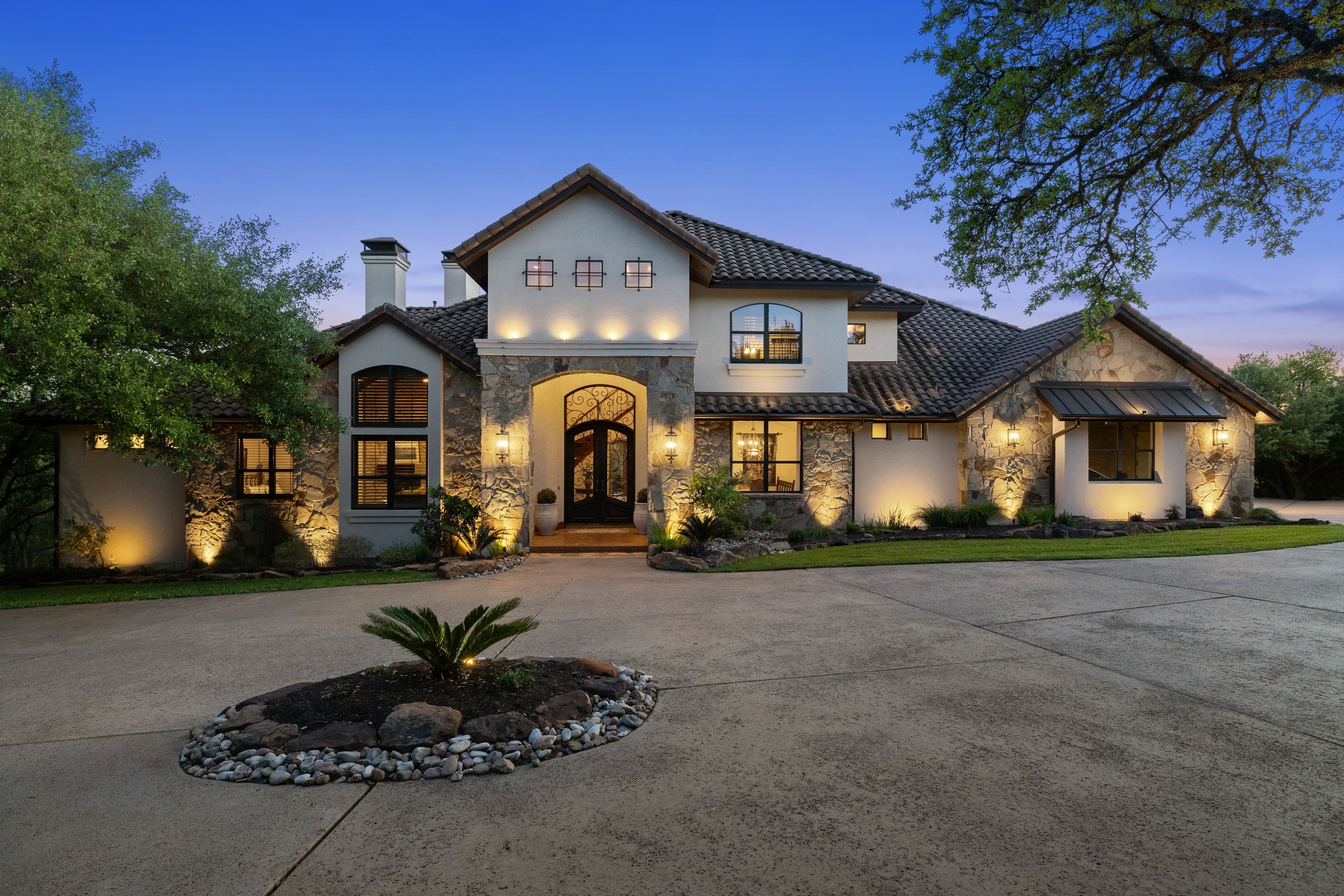Lakehaven front elevation at twilight in Georgetown, Texas